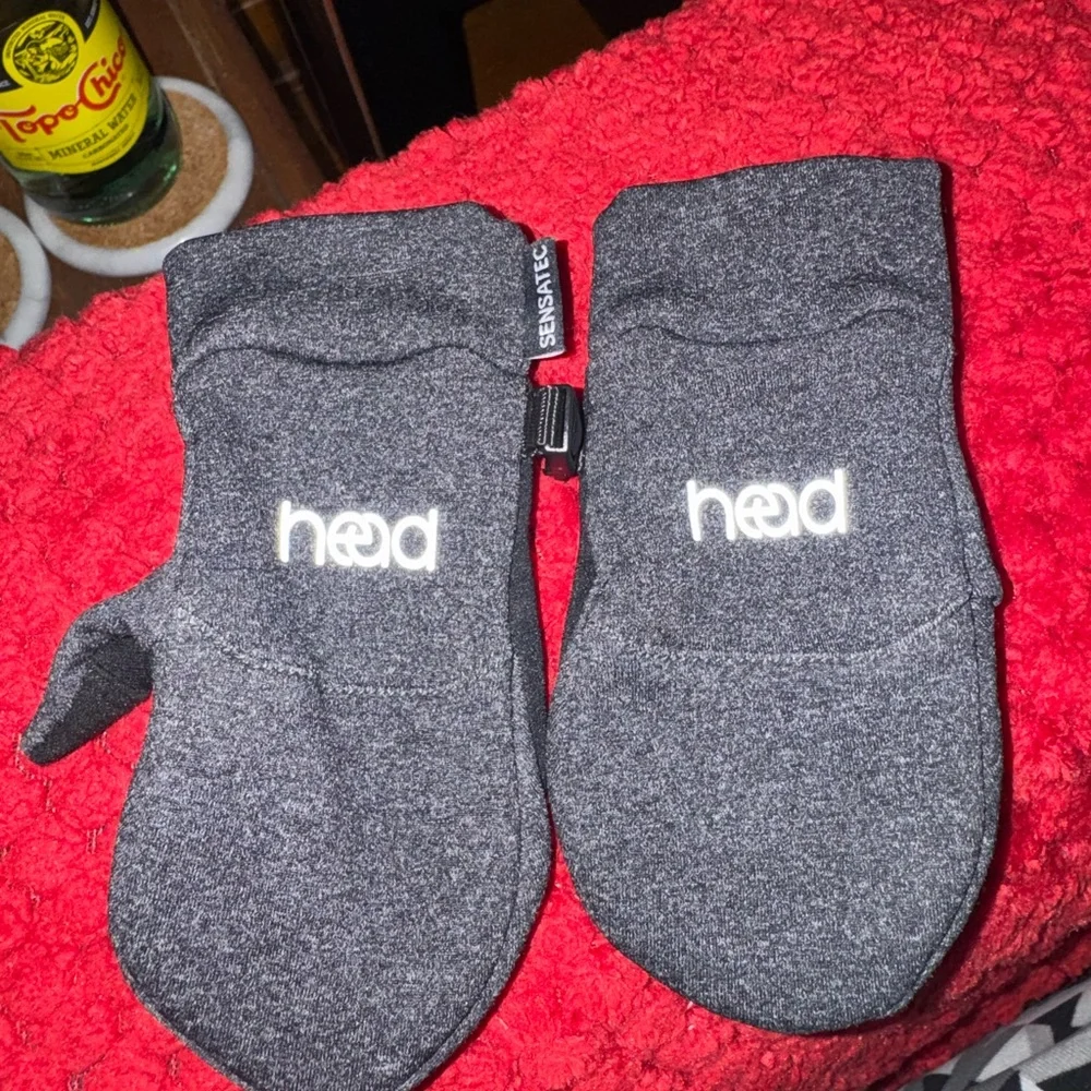 Head Dark Gray Mittens